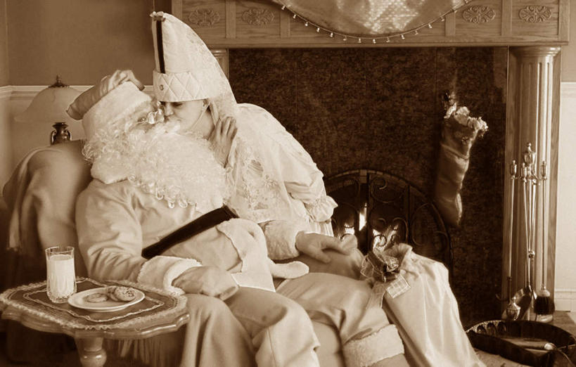 牛奶,两个人,坐,横图,室内,白天,侧面,民族服装,桌子,杯子,餐具,服装,碟子,盘,饮品,一杯,古典,营养,文化,传统,玻璃制品,饮料,衣服,盘子,水杯,碟,休息,服饰,古装,放置,搁置,安排,乳制品,奶,安神,歇息,韵味,苏息,男人,男性,女人,女性,中年男性,中年女性,玻璃杯,坐着,半身,彩图,传统服装,民俗服