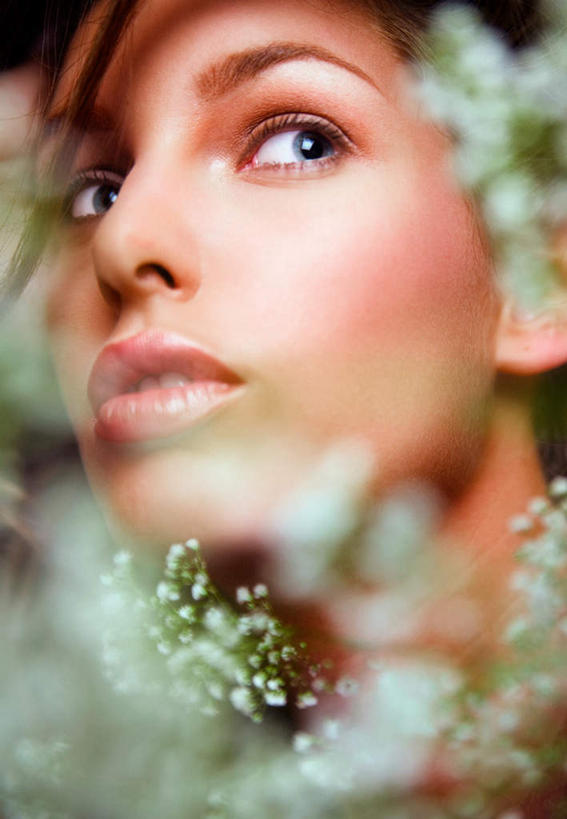 西方人,脸,头,眼睛,鼻子,嘴,脸颊,眉毛,睫毛,一个人,竖图,室内,特写,白天,正面,化妆,欧洲,欧洲人,瞳孔,仅一个年轻女性,仅一个女性,仅一个人,朦胧,模糊,注视,黑色,观察,看,眼影,美女,妩媚,眼部,摄影,影棚,观看,察看,关注,玉人,年轻女性,女人,女性,白种人,头部,鼻,鼻孔,睫,脸部,脸蛋,眉,面部,眼,眼睫毛,眼眉,嘴巴,嘴唇,半身,彩图,影棚拍摄,拍摄,眼眉毛