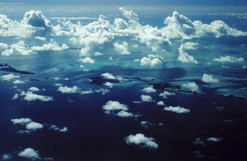 无人,横图,俯视,航拍,室外,白天,旅游,度假,海浪,海洋,美景,加勒比海,阴影,光线,影子,景观,浪花,云,云朵,云彩,娱乐,蓝色,白云,蓝天,天空,阳光,自然,海水,天,享受,休闲,景色,放松,晴朗,鸟瞰,自然风光,美洲,海景,亚美利加洲,加勒比,加勒比国家联盟,大海,风浪,海,海水的波动,近岸浪,涌浪,晴空,彩图,高角度拍摄