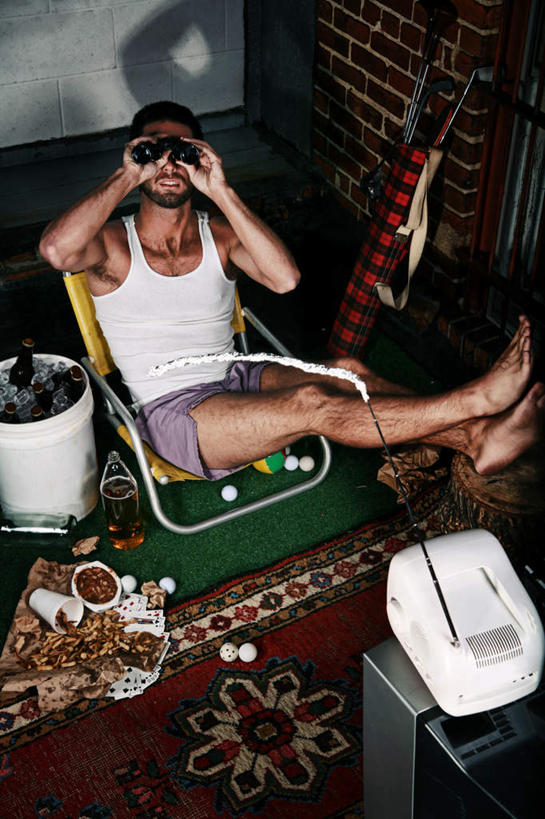 咖哩,西方人,胡须,一个人,坐,举,竖图,俯视,室内,白天,烹饪,西餐,仪器,科技,餐桌,地毯,房间,桌子,辣椒,杯子,电视,欧洲,欧洲人,仅一个男性,仅一个人,仅一个中年男性,一堆,许多,眺望,握,阴影,堆叠,堆积,花纹,服装,检查,研究,反射,分析,光线,科学,高尔夫,高尔夫球,图案,望远镜,影子,陶瓷,墙,冰,调料,冰块,料理,食品,陶瓷制品,调味品,很多,拿,调味料,拿着,注视,休闲装,冷冻,薯条,咖喱,菜肴,美食,墙壁,墙面,玻璃制品,酒瓶,食物,一个,衣服,阳光,玻璃瓶,瓶子,容器,纸制品,碗,快餐,观察,看,托,休闲,休闲服,寒冷,清晰,探索,西式,握着,服饰,佳肴,放大,冷藏,单个,餐台,观看,储藏,纸杯,堆,仔细,科研,察看,冰冷,科学技术,高尔夫球杆,瞭望,聚焦,储存,关注,一次性杯子,彩电,西式快餐,垃圾食品,高尔夫运动,辣角,红海椒,大椒,辣虎,广椒,高尔夫球具,远视镜,瞭望镜,光学,清楚,彩色电视机,显像管屏,显像管屏幕,保鲜,男人,男性,中年男性,白种人,胡子,络腮胡,电视机,辣子,红辣椒,海椒,番椒,举起,举手,举着,向上举,向上伸,向上托,坐着,彩图,高角度拍摄,全身,贮存,光学仪器,千里镜