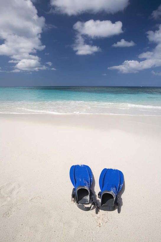 游泳,无人,竖图,室外,白天,正面,锻炼,旅游,度假,运动,海浪,海洋,美景,沙滩,加勒比海,一双,阴影,波纹,光线,沙子,影子,海岸,景观,浪花,水平线,云,云朵,辽阔,海平线,涟漪,沙地,云彩,娱乐,蓝色,白云,蓝天,水纹,天空,阳光,自然,海水,波浪,天,享受,休闲,广阔,蛙鞋,景色,南美,放松,潜水,一望无际,脚蹼,南美洲,拉丁美洲,自然风光,美洲,潜水装备,海景,英属维尔京群岛,维京群岛,水晕,浮潜,亚美利加洲,潜水运动,南亚美利加洲,维尔京戈尔达岛,英属处女群岛,无边无际,一马平川,体育,大海,风浪,海,海水的波动,海滩,近岸浪,涌浪,彩图,健身,水天相接,水天一线