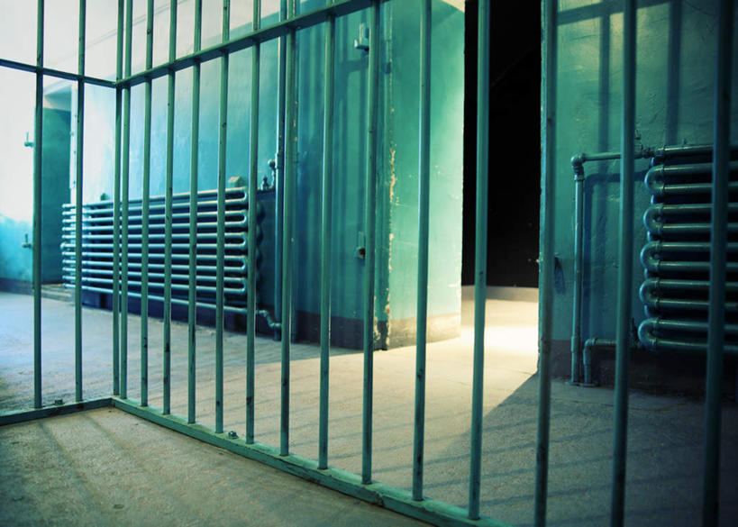 无人,栏杆,横图,室内,白天,正面,门,阴影,光线,影子,栅栏,篱笆,围栏,灯光,护栏,门框,监狱,监禁,束缚,关押,监牢,牢狱,监管,禁闭,看守,彩图