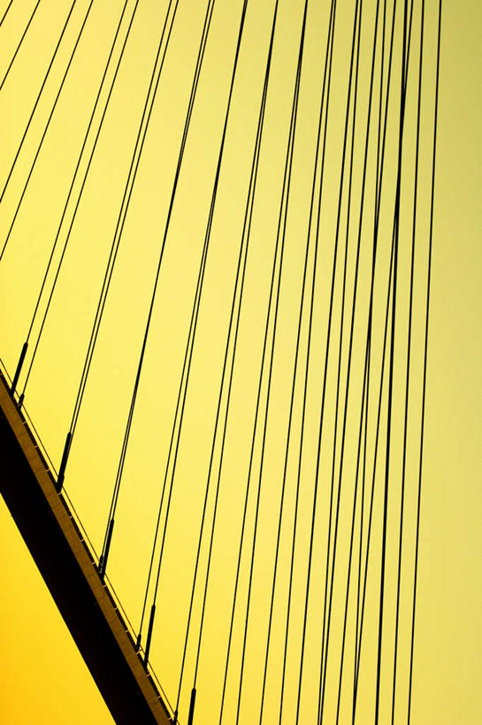 无人,栏杆,竖图,室外,白天,仰视,日落,大桥,立交桥,桥梁,西班牙,欧洲,阴影,光线,影子,晚霞,霞光,落日,高架,围栏,斜拉桥,桥,护栏,阳光,黄昏,彩霞,南欧,西班牙王国,夕照,夕阳,彩图,低角度拍摄,斜阳