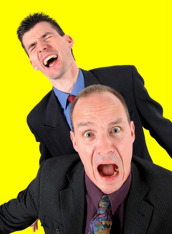 西方人,两个人,商务人士,商务男性,站,竖图,室内,白天,正面,衬衫,失败,欧洲,欧洲人,黄色背景,套装,惊讶,沮丧,站着,难受,无奈,摄影,影棚,失望,惊奇,悲伤,伤心,难过,失落,商务装,工薪阶层,颓废,挫败,受挫,落败,落空,错过,失足,失意,失策,失算,颓丧,衰颓,悲哀,懊丧,颓靡,气馁,丧气,诧异,惊疑,惊异,败北,挫折,失利,男人,男性,年轻男性,白种人,白领,上班族,站立,半身,彩图,影棚拍摄,衬衣,拍摄