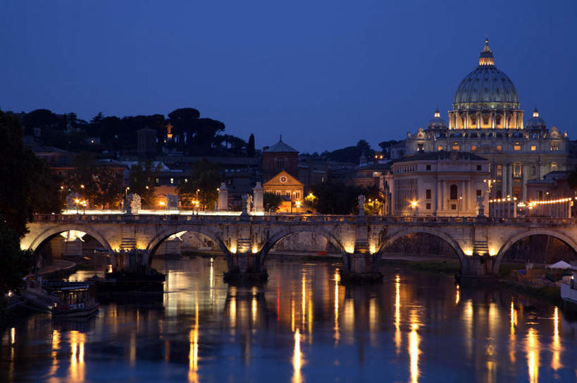 无人,教堂,横图,室外,夜晚,正面,旅游,度假,河流,美景,水,植物,路灯,照明,欧洲,梵蒂冈,节日,平静,河水,景观,水流,灯光,圣彼得大教堂,首都,文化,娱乐,灯,树,树木,黄色,蓝色,绿色,倒影,蓝天,天空,自然,天,祈祷,享受,休闲,健康,景色,放松,许愿,宗教,信仰,生长,成长,纪念,宁静,祈求,照亮,倒映,照明设备,南欧,自然风光,信念,梵蒂冈城,梵蒂冈城国,梵蒂冈圣伯铎大教堂,圣彼得教堂,反照,台伯河,平安,彩图,大教堂,礼拜堂