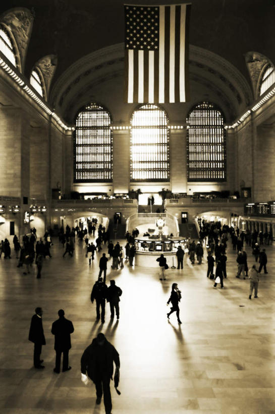 走,竖图,室内,白天,车站,纽约,美国,阴影,光线,影子,地铁站,灯光,站台,许多人,月台,背面,一群人,期待,等待,等候,北美,北美洲,美洲,纽约州,帝国之州,帝国州,北亚美利加洲,亚美利加洲,守候,步行,散步,走路,半身,彩图