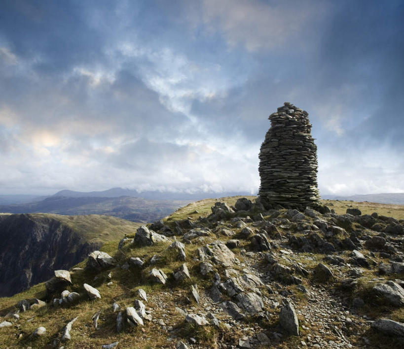 无人,横图,俯视,室外,白天,旅游,度假,草地,草坪,礁石,石头,美景,山,山脉,植物,英国,欧洲,一堆,阴影,堆叠,堆积,光线,石子,影子,景观,山峰,云,云朵,山峦,云彩,娱乐,草,蓝色,绿色,白云,蓝天,天空,阳光,自然,群山,天,享受,休闲,景色,放松,晴朗,堆,西欧,自然风光,大不列颠,威尔士,大不列颠及北爱尔兰联合王国,大不列颠联合王国,日不落英帝国,威尔士公国,格温内思郡,坎布里亚山脉,礁,石块,岩石,晴空,彩图,高角度拍摄