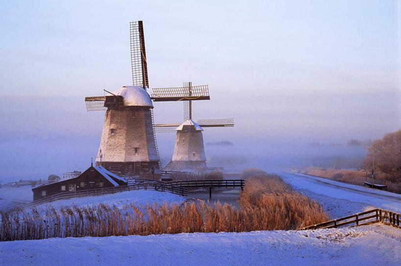 无人,横图,室外,白天,正面,旅游,度假,农业,风力发电机,美景,雪,植物,大雪,风车,阴影,环保,电力,光线,影子,积雪,景观,雪景,冬季,冬天,娱乐,设备,蓝色,蓝天,天空,阳光,自然,天,享受,休闲,发电,机械,景色,放松,寒冷,工业,生长,能源,成长,资源,风力机,自然风光,利用,低碳,严寒,风力发电,彩图