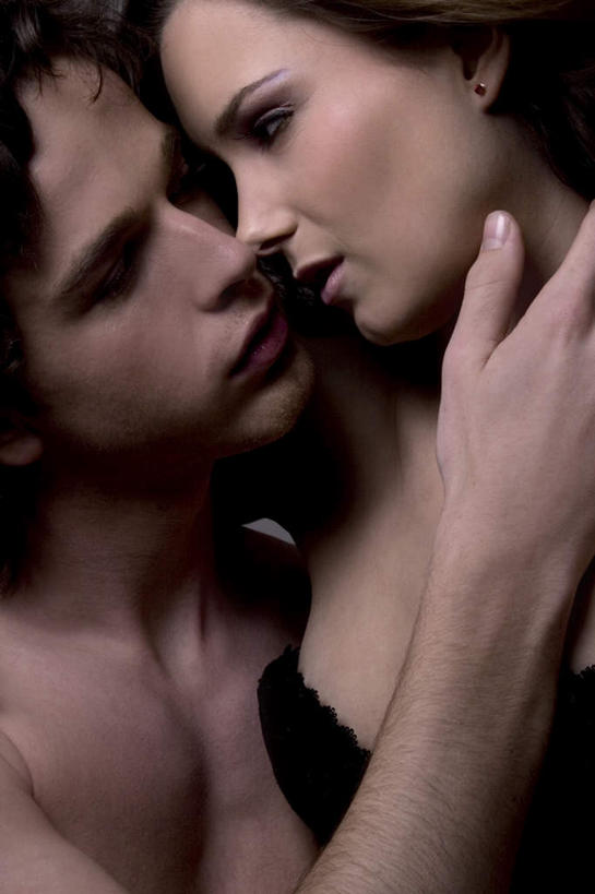 西方人,健壮,两个人,抱,摸,吻,竖图,室内,白天,正面,爱情,性感,欧洲,欧洲人,抚摸,浪漫,温暖,温馨,恩爱,恋人,抱着,和睦,搂着,强壮,强健,健旺,矫健,男人,男性,年轻男性,年轻女性,女人,女性,白种人,情侣,触摸,怀抱,接触,搂,搂抱,亲,亲吻,相抱,拥抱,半身,彩图,伴侣,融洽