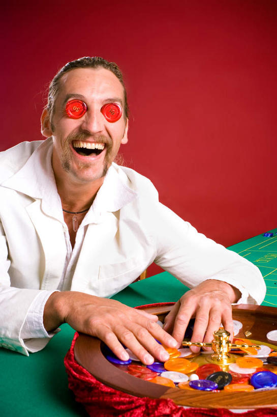 西方人,脸,头,鼻子,嘴,耳朵,脸颊,眉毛,手,一个人,摸,竖图,室内,白天,正面,兴奋,热情,桌面,桌子,椅子,欧洲,欧洲人,仅一个男性,仅一个人,抚摸,新鲜,透明,木制,木椅,墙,开放,墙壁,墙面,仅一个年轻男性,红色,蓝色,绿色,木制品,健康,温暖,手部,奔放,活力,积极,激情,筹码,朝气,青春,暖色,吉祥,生命,和平,安详,转轮,饱满,理智,沉静,革命,热烈,赤色,充实,斗志,喜气,主动,冷色,高深,冷淡,男人,男性,年轻男性,白种人,头部,鼻,鼻孔,耳,耳部,口,口腔,脸部,脸蛋,眉,面部,眼眉,嘴巴,嘴唇,触摸,接触,半身,彩图,欢乐,眼眉毛