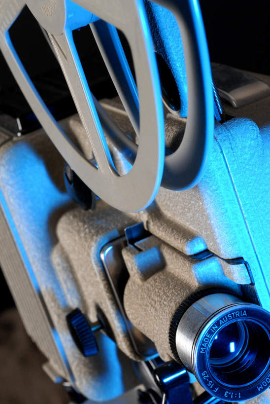 无人,竖图,俯视,室外,白天,阴影,古老,光线,影子,灯光,老式,放映机,电影胶片,电影胶片盘,胶片盘,彩图,高角度拍摄,电影