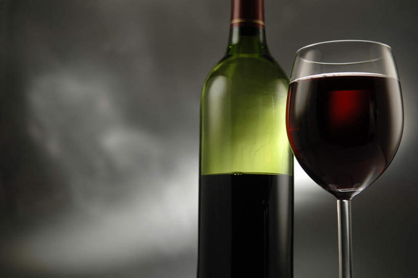 红酒,葡萄酒,无人,横图,室内,白天,仰视,聚会,杯子,朦胧,模糊,庆祝,会议,高脚杯,红酒杯,酒类,红酒瓶,玻璃制品,酒,酒瓶,饮料,一只,玻璃瓶,酒杯,瓶子,红葡萄酒,庆贺,一瓶,祝贺,集会,玻璃杯,彩图,低角度拍摄