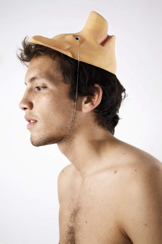 西方人,脸,头,脸颊,健壮,裸体,一个人,站,竖图,室内,白天,白色背景,正面,欧洲,欧洲人,仅一个男性,仅一个人,面具,仅一个年轻男性,站着,摄影,影棚,强健,猪头,结实,赤身,硬朗,男人,男性,年轻男性,白种人,头部,脸部,脸蛋,面部,站立,半身,彩图,影棚拍摄,拍摄