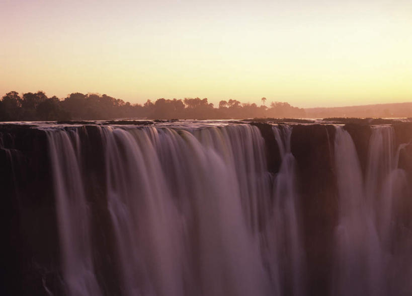 无人,横图,室外,白天,正面,旅游,度假,草地,草坪,美景,瀑布,日落,山,山脉,水,植物,非洲,津巴布韦,飞溅,溅,液体,景观,山峰,水滴,晚霞,霞光,落日,山峦,娱乐,水珠,草,蓝色,绿色,蓝天,天空,自然,黄昏,群山,天,享受,休闲,景色,彩霞,放松,晴朗,喷洒,自然风光,万里无云,阿非利加洲,津巴布韦共和国,辛巴威,夕照,跌水,晴空,晴空万里,夕阳,彩图,斜阳