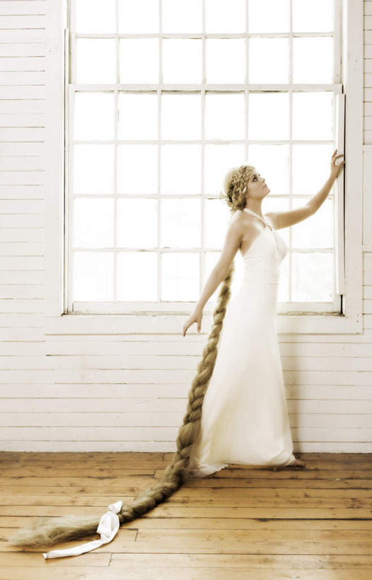 西方人,头发,一个人,新娘,站,摸,竖图,室内,白天,侧面,婚纱,婚礼,快乐,窗户,玻璃,欧洲,欧洲人,仅一个年轻女性,仅一个女性,仅一个人,抚摸,庆祝,光线,结婚,注视,玻璃窗,玻璃制品,黄色,白色,阳光,观察,看,站着,一件,喜庆,观看,纪念,优雅,察看,高贵,关注,尊贵,高尚,文雅,崇高,尤物,年轻女性,女人,女性,白种人,长发,触摸,接触,站立,彩图,全身,婚礼服,礼服,高兴,佳丽,丽人,美人