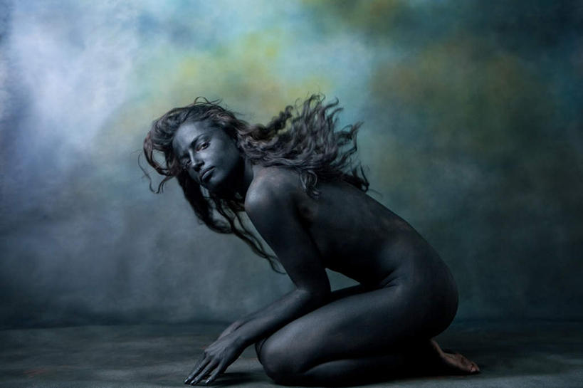 西方人,裸体,一个人,跪,横图,室内,白天,正面,性感,雾,欧洲,欧洲人,仅一个年轻女性,仅一个女性,仅一个人,朦胧,模糊,注视,观察,看,观看,迷雾,察看,关注,赤身,年轻女性,女人,女性,白种人,大雾,跪着,彩图,全身