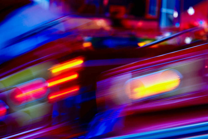 无人,游乐园,横图,彩色,室外,白天,正面,长时间曝光,锻炼,运动,游乐场,照明,朦胧,模糊,彩灯,灯光,灯,黄色,红色,蓝色,灯具,花灯,照亮,照明设备,乐园,体育,彩图,健身