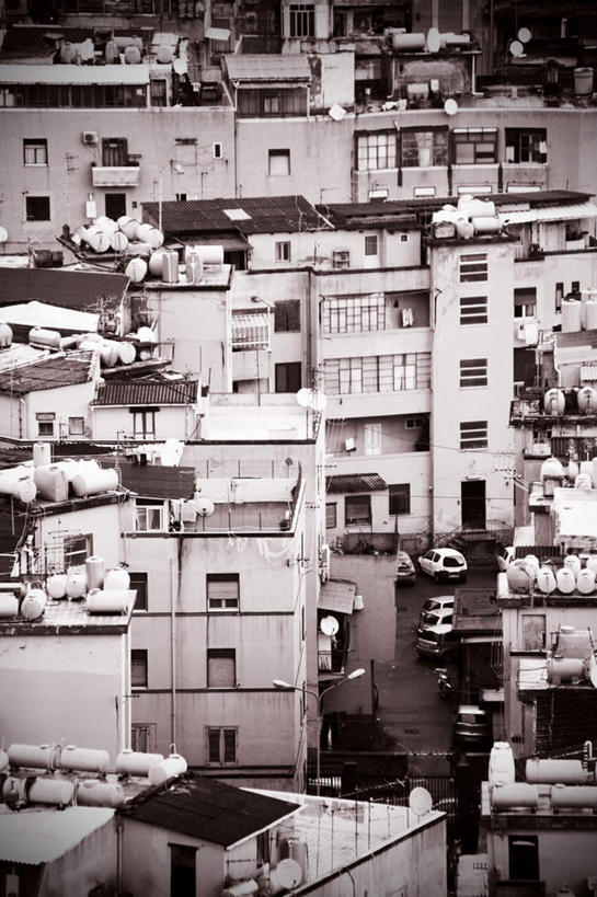 无人,家,竖图,俯视,航拍,黑白,室外,白天,窗户,道路,街道,路,公路,意大利,欧洲,朦胧,模糊,房屋,屋顶,屋子,交通,顶棚,楼房,住宅,西西里,鸟瞰,南欧,意大利共和国,西西里岛,马路,高角度拍摄,房子