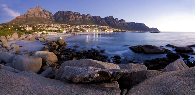 无人,横图,室外,白天,正面,度假,海浪,海洋,石头,美景,山,山脉,城市风光,城市,非洲,南非,阴影,光线,石子,影子,景观,浪花,山峰,水平线,辽阔,海平线,山峦,首都,娱乐,蓝色,蓝天,天空,阳光,海水,群山,天,享受,休闲,广阔,景色,放松,晴朗,一望无际,海景,万里无云,阿非利加洲,司法首都,布隆方丹,南非共和国,无边无际,一马平川,大海,风浪,海,海水的波动,近岸浪,石块,岩石,涌浪,晴空,晴空万里,彩图,水天相接,水天一线