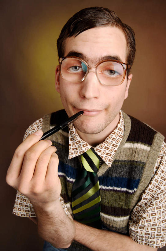 西方人,一个人,站,吸烟,竖图,室内,特写,白天,正面,欧洲,欧洲人,仅一个男性,仅一个人,一副,握,黄色背景,条纹,服装,眼镜,棕色,休闲装,仅一个年轻男性,衣服,白色,黑色,灰色,站着,休闲,休闲服,握着,摄影,服饰,烟斗,影棚,近视眼镜,丑陋,丑恶,貌寝,男人,男性,年轻男性,白种人,抽烟,站立,半身,彩图,影棚拍摄,拍摄