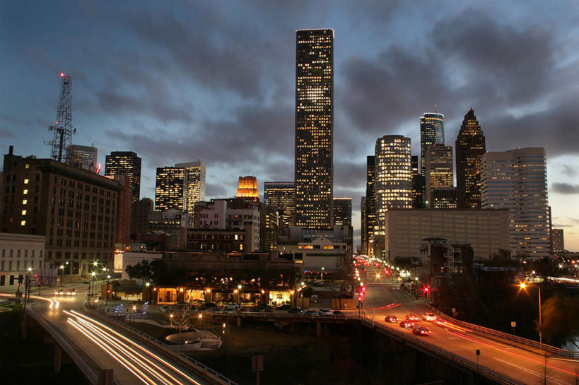 无人,高楼大厦,横图,室外,夜晚,正面,度假,美景,城市风光,标志建筑,城市,大厦,道路,地标,建筑,路,摩天大楼,公路,美国,阴影,梦幻,发光,光束,光线,影子,景观,云,云朵,灯光,交通,光亮,云彩,娱乐,建设,蓝色,白云,蓝天,天空,天,享受,休闲,景色,放松,晴朗,北美,北美洲,未来,发亮,德克萨斯州,美洲,憧憬,德克萨斯,得州,德州,得克萨斯州,孤星之州,北亚美利加洲,亚美利加洲,休斯敦,休士顿,休斯顿,世界石油之都,太空城,晴空,马路,彩图,大楼,高层建筑,高楼,摩天楼