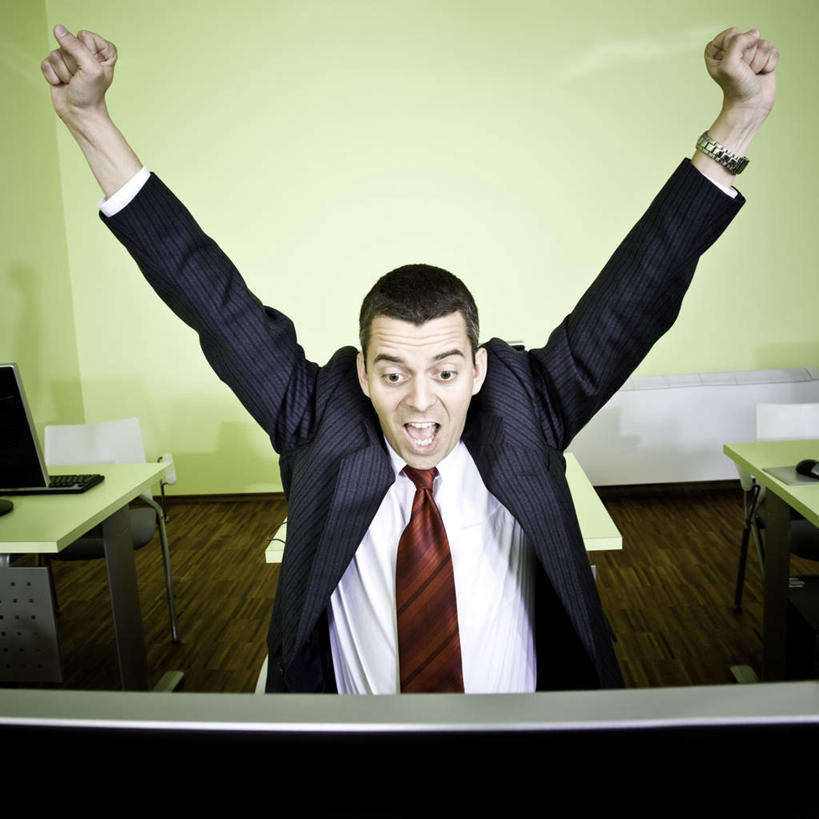 西方人,一个人,商务人士,商务男性,办公室,坐,伸展双臂,方图,室内,白天,正面,衬衫,兴奋,欧洲,欧洲人,仅一个男性,仅一个人,套装,注视,仅一个年轻男性,观察,看,欢快,观看,喜悦,察看,关注,商务装,欢腾,工薪阶层,庆幸,男人,男性,年轻男性,白种人,白领,上班族,敞开双臂,伸开双臂,展开双肩,张开手臂,张开双臂,坐着,半身,彩图,衬衣,高兴,欢乐,开心,愉快