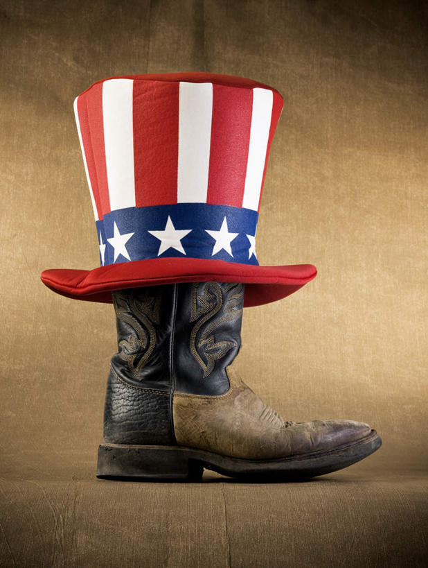 无人,竖图,室内,特写,白天,正面,帽子,鞋子,条纹,星星,礼帽,靴子,红色,白色,星形,摄影,影棚,牛仔靴,五角形,五角星,彩图,影棚拍摄,拍摄