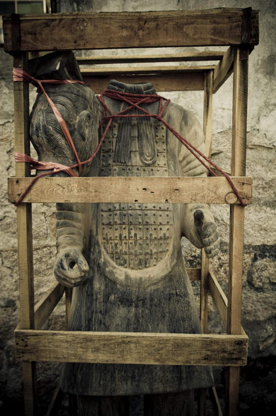 无人,竖图,室内,白天,正面,雕塑,兵马俑,艺术,装饰,雕刻,雕像,石雕,工艺品,纪念,美术,主题,陈列,功能,美学,半身,彩图