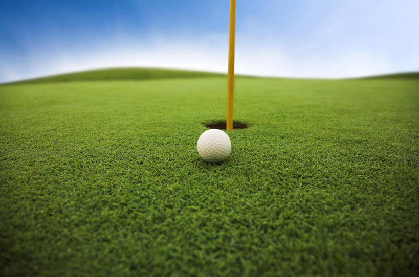 无人,横图,室外,白天,正面,锻炼,旅游,度假,运动,草地,草坪,美景,植物,高尔夫球,旗杆,洞,景观,娱乐,草,一只,蓝色,绿色,蓝天,天空,自然,天,享受,休闲,景色,放松,洞穴,晴朗,自然风光,穴,万里无云,竖直,体育,晴空,晴空万里,彩图,健身