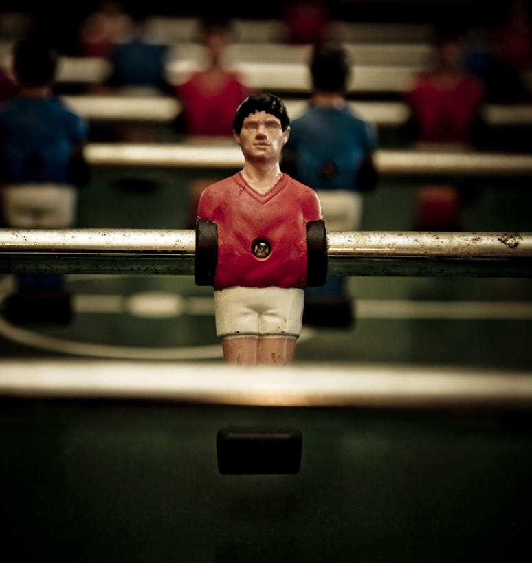 无人,运动员,竖图,室内,白天,正面,锻炼,游戏,运动,足球,雕塑,艺术,装饰,雕刻,雕像,人偶,玩,娱乐,工艺品,休闲,活动,纪念,美术,发泄,消遣,智力,主题,陈列,桌式足球,桌上足球,功能,美学,宣泄,体育,体育运动员,运动选手,玩耍,嬉戏,彩图,健身