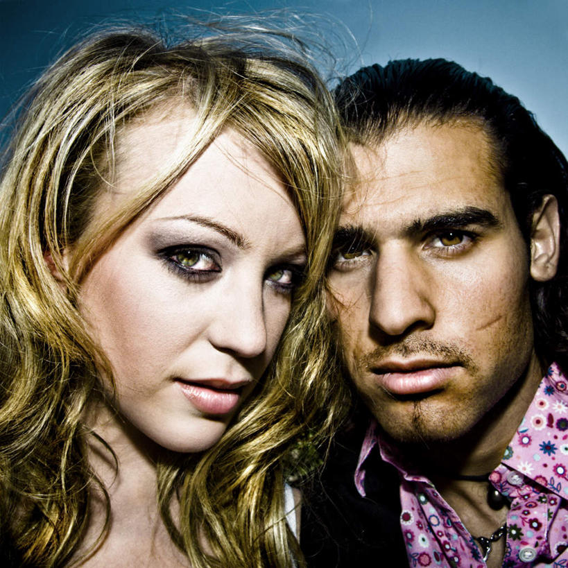 西方人,脸,头,眼睛,鼻子,嘴,脸颊,眉毛,睫毛,两个人,方图,室内,特写,白天,正面,爱情,欧洲,欧洲人,瞳孔,蓝色背景,浪漫,注视,观察,看,亲昵,温暖,温馨,恩爱,亲密,亲热,眼部,恋人,观看,和睦,察看,关注,亲切,密切,男人,男性,年轻男性,年轻女性,女人,女性,白种人,头部,鼻,睫,脸部,脸蛋,眉,面部,眼,眼睫毛,眼眉,嘴巴,嘴唇,情侣,半身,彩图,伴侣,融洽,眼眉毛