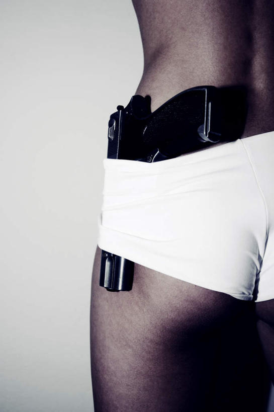 西方人,臀部,一个人,站,竖图,室内,特写,白天,正面,欧洲,欧洲人,仅一个年轻女性,仅一个女性,仅一个人,内裤,白色,站着,手枪,卫生,纯真,洁净,光明,恬静,中间色,朴素,清白,年轻女性,女人,女性,白种人,站立,半身,彩图