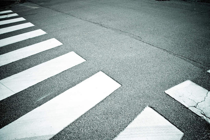 无人,横图,俯视,室外,白天,道路,路,人行横道,公路,人行道,分界线,停车线,交通,白色,车行道,车行道分界线,标线,人行横道线,车行线,斑马线,马路,彩图,高角度拍摄