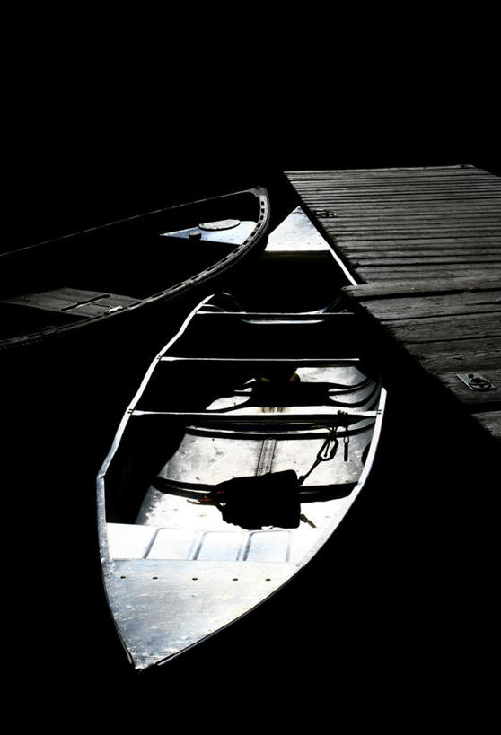 无人,竖图,俯视,黑白,室外,白天,旅游,度假,美景,船,加拿大,阴影,光线,船桨,影子,景观,木船,娱乐,阳光,自然,交通工具,享受,休闲,景色,放松,北美,舟,北美洲,自然风光,载具,美洲,北亚美利加洲,亚美利加洲,卑诗省,不列颠哥伦比亚,不列颠哥伦比亚省,高角度拍摄