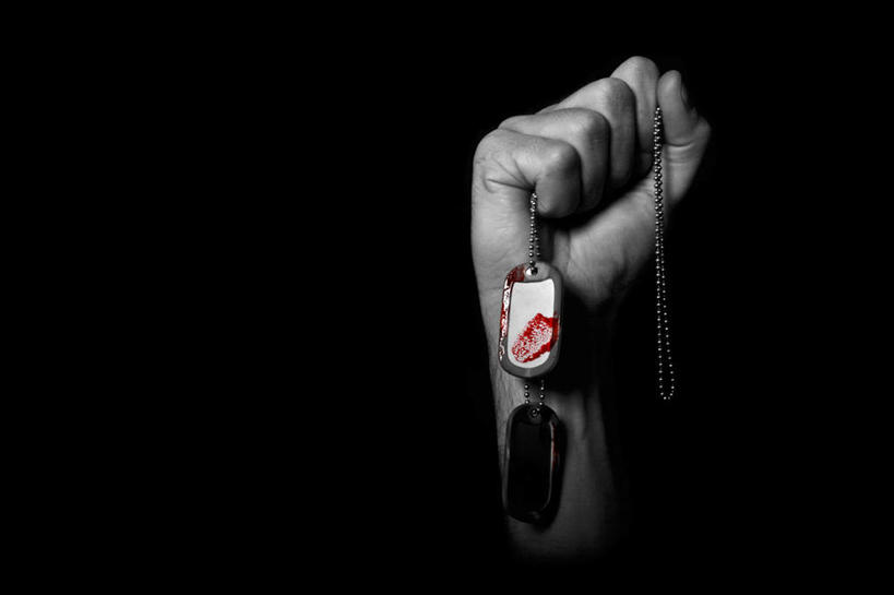 西方人,手,拳,一个人,站,举,横图,室内,特写,白天,正面,欧洲,欧洲人,仅一个男性,仅一个人,黑色背景,仅一个年轻男性,托,站着,手部,摄影,影棚,单手,狗牌,男人,男性,年轻男性,白种人,拳头,举起,举手,举着,向上举,向上伸,向上托,站立,半身,彩图,影棚拍摄,拍摄