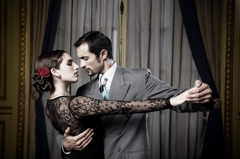 西方人,两个人,站,抱,横图,室内,白天,正面,爱情,跳舞,欧洲,欧洲人,服装,浪漫,休闲装,衣服,站着,休闲,温暖,温馨,休闲服,恩爱,恋人,服饰,抱着,舞厅,和睦,搂着,舞姿,男人,男性,年轻男性,年轻女性,女人,女性,白种人,情侣,怀抱,搂,搂抱,相抱,拥抱,站立,半身,彩图,舞蹈,伴侣,融洽