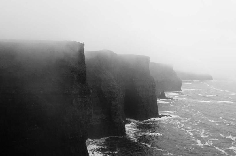 无人,横图,黑白,室外,白天,正面,旅游,度假,海浪,海洋,美景,山,山脉,雾,爱尔兰,欧洲,波纹,朦胧,模糊,景观,浪花,山峰,涟漪,山峦,娱乐,蓝色,蓝天,水纹,天空,自然,海水,波浪,群山,天,享受,休闲,景色,放松,晴朗,迷雾,西欧,自然风光,海景,芒斯特省,万里无云,爱尔兰共和国,水晕,芒斯特,大海,风浪,海,海水的波动,近岸浪,涌浪,大雾,晴空,晴空万里