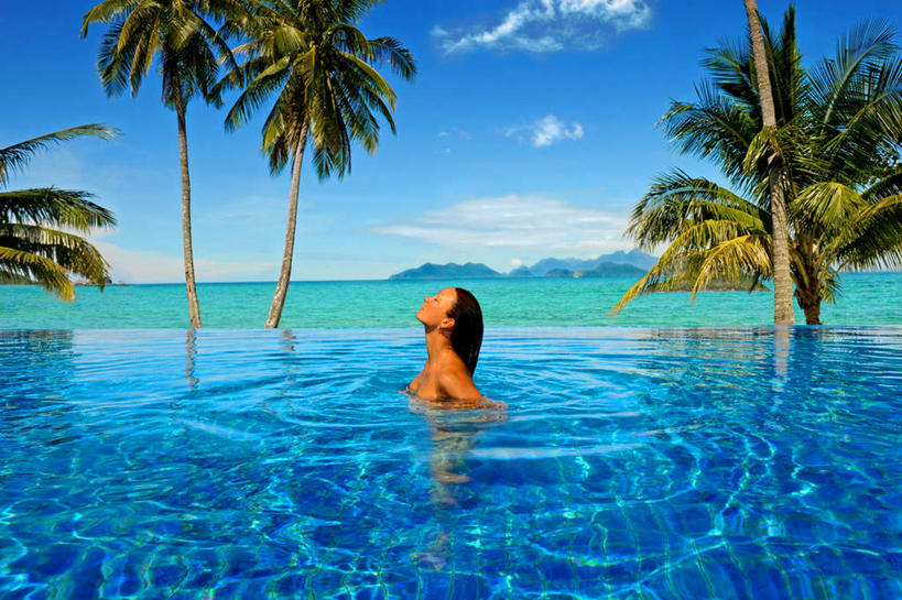 西方人,一个人,站,横图,室外,白天,侧面,泳装,比基尼,旅游,度假,日光浴,美景,沙滩,植物,叶子,欧洲,泰国,欧洲人,亚洲,仅一个年轻女性,仅一个女性,仅一个人,沙子,纹理,海岸,景观,水平线,水中,云,云朵,辽阔,绿叶,海平线,沙地,云彩,娱乐,蓝色,绿色,白云,蓝天,天空,自然,天,站着,享受,休闲,广阔,嫩叶,景色,放松,东南亚,晴朗,一望无际,自然风光,肌理,泰王国,无边无际,一马平川,尤物,年轻女性,女人,女性,白种人,叶,叶片,叶脉,海滩,晴空,站立,半身,彩图,三点式,泳衣,水天相接,水天一线,佳丽,丽人,美人