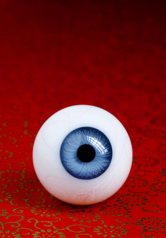 虹膜,无人,竖图,室内,特写,白天,正面,静物,纺织品,瞳孔,节日,庆祝,装饰,医学,毛毯,毯子,文化,纺织,一个,红色,蓝色,白色,模型,垫子,庆典,温暖,万圣节,人体,眼部,单个,纪念,华丽,修饰,点缀,生物学,视网膜,眼球,人体器官,器官,生理学,衬托,美观,雅致,雅观,巩膜,角膜,视觉器官,眼房,眼球壁,眼,彩图