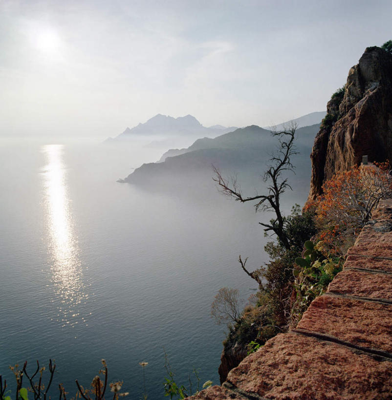 无人,竖图,俯视,室外,白天,旅游,度假,湖,湖泊,石头,美景,山,山脉,水,植物,雾,法国,欧洲,阴影,波纹,朦胧,模糊,光线,石子,影子,湖面,景观,山峰,水流,水面,山峦,娱乐,树,树木,绿色,倒影,水纹,阳光,自然,波浪,湖水,群山,享受,休闲,景色,放松,生长,成长,迷雾,倒映,科西嘉,科西嘉岛,自然风光,法兰西共和国,法兰西第五共和国,反照,科西嘉大区,石块,岩石,大雾,彩图,高角度拍摄