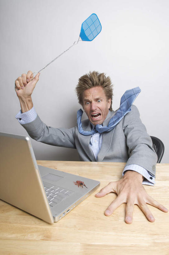 西方人,一个人,商务人士,商务男性,坐,举,竖图,室内,白天,正面,衬衫,西装,电脑,笔记本电脑,桌子,椅子,欧洲,欧洲人,仅一个男性,仅一个人,仅一个中年男性,握,阴影,套装,正装,反射,网络,昆虫,蜘蛛,影子,办公桌,墙,领带,拿,拿着,注视,职业装,通讯设备,飞舞,墙壁,墙面,一个,一只,动物,观察,看,托,张嘴,握着,单个,观看,惊恐,察看,无线,八脚螅,关注,飘动,通信设备,商务装,无线网络,节肢动物,张大嘴巴,益虫,无线上网,便携式电脑,工薪阶层,惊慌,恐慌,苍蝇拍,波丝,惊骇,幽灵蛛,手提电脑,男人,男性,中年男性,白种人,白领,上班族,张开嘴,举起,举手,举着,向上举,向上伸,向上托,坐着,半身,彩图,衬衣