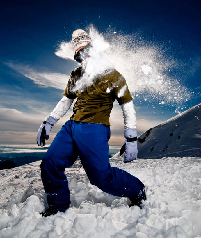 西方人,一个人,站,竖图,室外,白天,正面,海浪,海洋,山,水,雪,雪山,大雪,欧洲,欧洲人,仅一个男性,仅一个人,阴影,飞溅,服装,装饰,溅,光线,液体,影子,冰,积雪,浪花,山峰,水滴,雪景,云,云朵,冬季,冬天,棕色,山峦,云彩,休闲装,水珠,仅一个年轻男性,衣服,蓝色,白云,蓝天,天空,阳光,海水,手套,天,站着,休闲,温暖,休闲服,寒冷,服饰,晴朗,保暖,华丽,点缀,冰冷,御寒,喷洒,海景,衬托,美观,雅致,雅观,严寒,冰凉,酷寒,凛冽,凛凛,极冷,男人,男性,年轻男性,白种人,大海,风浪,海,海水的波动,近岸浪,涌浪,晴空,站立,彩图,全身,雪仗