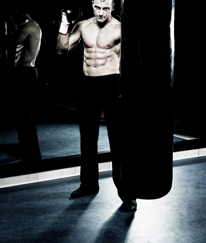 西方人,肌肉,健壮,一个人,拳击手,站,竖图,室内,白天,正面,锻炼,比赛,运动,拳击,镜子,欧洲,欧洲人,仅一个男性,仅一个人,裤子,瓷砖,地砖,影子,地面,注视,裸露,仅一个年轻男性,观察,看,站着,健康,活力,力量,观看,青春,镜像,察看,强壮,镜面,关注,沙包,裸,体育,男人,男性,年轻男性,白种人,拳击家,拳击运动员,站立,半身,彩图,健身