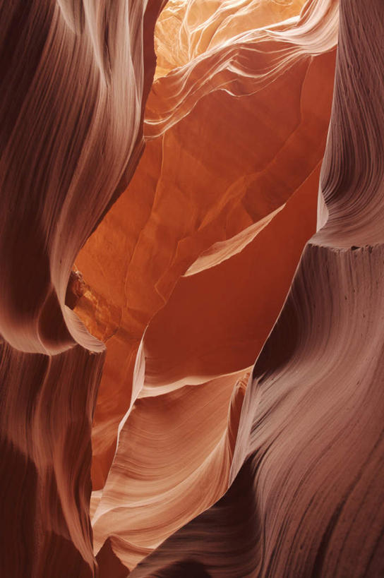 无人,竖图,室外,白天,正面,旅游,度假,兴奋,热情,石头,美景,峡谷,阴影,光线,石子,影子,景观,开放,娱乐,红色,阳光,自然,享受,休闲,健康,温暖,景色,奔放,放松,活力,积极,激情,洞穴,朝气,暖色,吉祥,生命,岩层,自然风光,饱满,革命,热烈,赤色,充实,斗志,喜气,主动,洞窟,窟窿,石块,岩石,彩图,欢乐