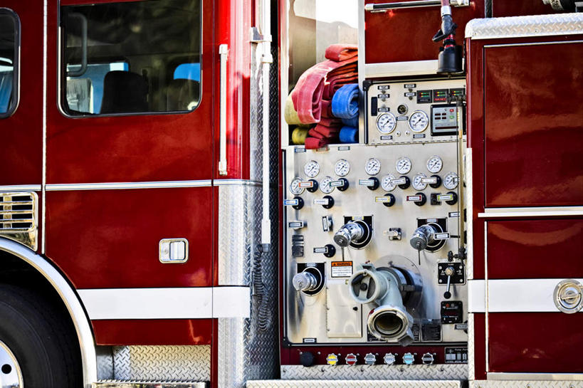 无人,横图,室外,白天,正面,汽车,一辆,标志,数字,文字,字符,指针,标识,车,红色,车门,交通工具,发动机,阿拉伯数字,载具,仪表盘,灭火,彩图