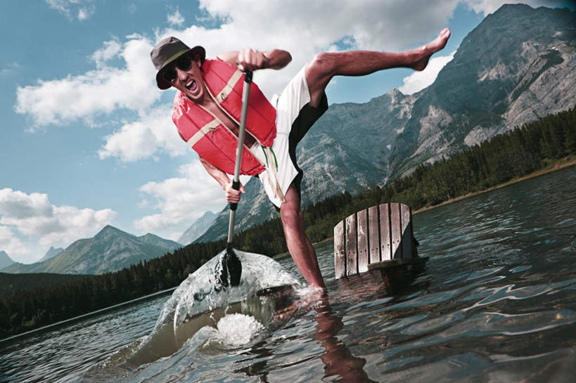 西方人,一个人,站,横图,室外,白天,仰视,河流,山,山脉,水,欧洲,欧洲人,仅一个男性,仅一个人,握,阴影,服装,光线,船桨,影子,河水,山峰,水流,云,云朵,山峦,拿,云彩,拿着,休闲装,仅一个年轻男性,衣服,蓝色,白云,蓝天,天空,阳光,群山,天,站着,休闲,休闲服,划,握着,服饰,晴朗,男人,男性,年轻男性,白种人,晴空,站立,彩图,低角度拍摄,全身