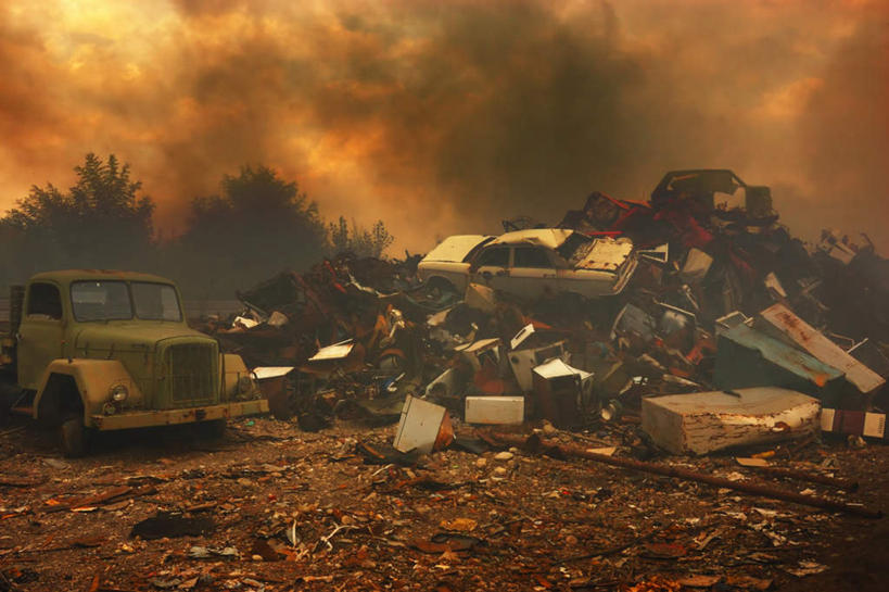 无人,横图,室外,白天,正面,汽车,一辆,废弃,环保,围绕,烟雾,垃圾,车,交通工具,烟,肮脏,停放,缭绕,能源,报废,垃圾堆,污染,回收,资源,载具,利用,旋绕,低碳,循环,邋遢,萦绕,持续,龌龊,污秽,渣滓,恶浊,回绕,彩图