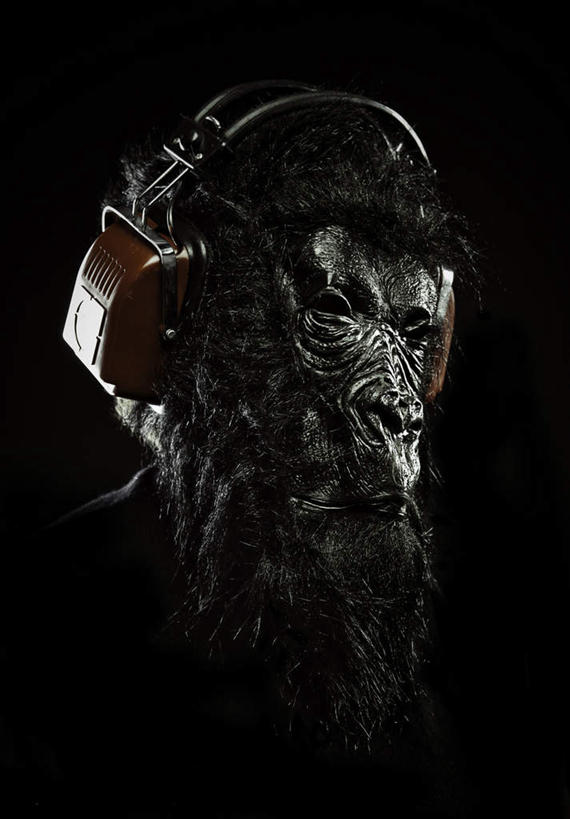 无人,竖图,室内,特写,白天,正面,通讯,神秘,客服,静物,阴影,反射,信息,面具,影子,话务员,黑色,耳机,耳麦,话筒,服务,通信,创意,严肃,协调,麦克风,庄重,销售,创新,含蓄,客服人员,电话销售,新意,沉静,接待员,中间色,接线员,彩图