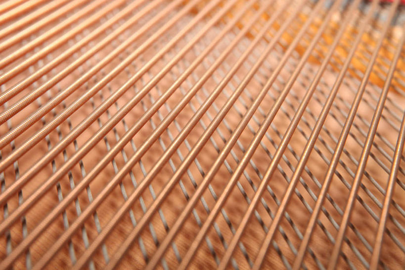 无人,横图,俯视,室内,白天,键盘,静物,金属制品,一排,模糊,整齐,金属,钢琴,乐器,排列,琴弦,键盘乐器,队列,含糊,恍惚,模胡,依稀,隐约,彩图,高角度拍摄