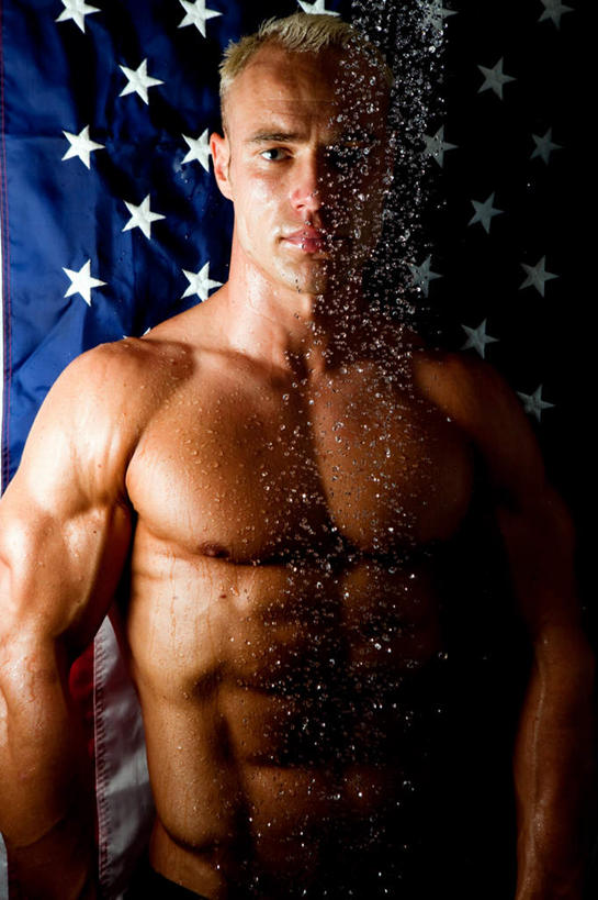 西方人,肌肉,健壮,裸体,赤膊,一个人,站,竖图,室内,白天,正面,水,旗帜,国旗,欧洲,美国,欧洲人,仅一个男性,仅一个人,阴影,飞溅,溅,光线,液体,影子,水滴,星星,灯光,注视,水珠,仅一个年轻男性,观察,看,站着,健康,星形,活力,力量,观看,青春,察看,北美,北美洲,强壮,关注,喷洒,美洲,腹肌,五角形,北亚美利加洲,亚美利加洲,赤身,男人,男性,年轻男性,白种人,旗,五角星,站立,半身,彩图